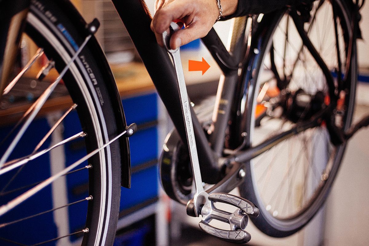 Fahrradpedale mit einem Maulschlüssel lösen